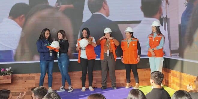 SQM lanzó su programa SQMentors para mujeres estudiantes
