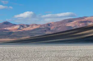 Proyecto Salares Altoandinos de ENAMI en Atacama: Exploración básica en salares a más de 3 mil metros de altura.