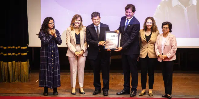 Minera Antucoya recibe premio de Mesa Mujer y Minería por buenas prácticas de inclusión